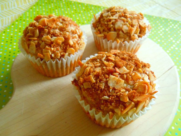 banana almond muffins with brown sugar topping